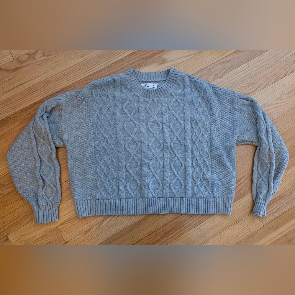 Hollister Women's M Gray Cable Knit Slightly Oversized Crop Sweater